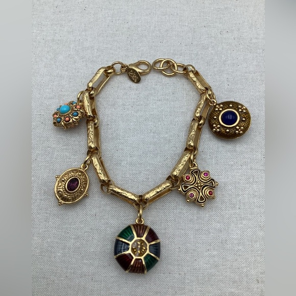 Joan Rivers Gorgeous Book Chain Charm Bracelet Vintage - Picture 2 of 3